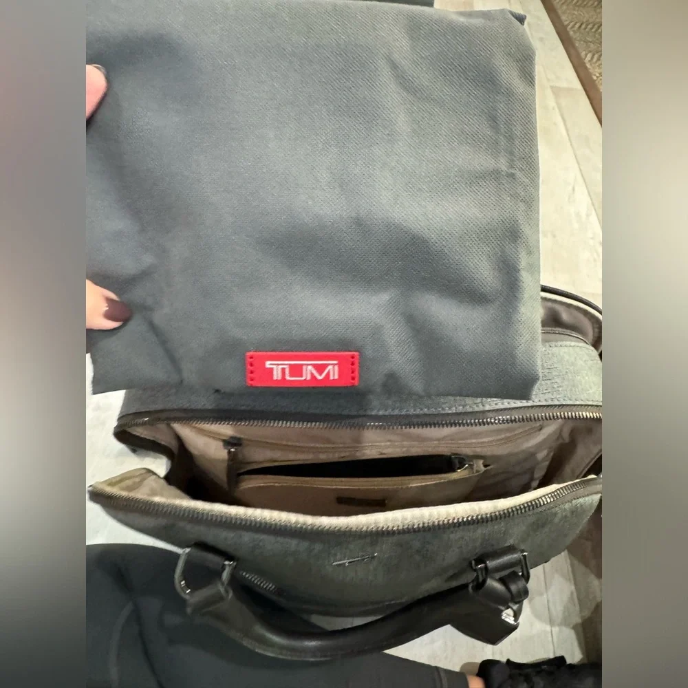 TUMI laptop bag. New without tags. Never been used. So classic - Picture 10 of 15